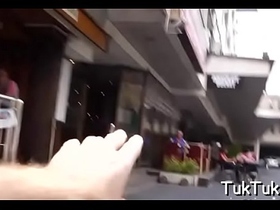 Eating a admirable asian pussy